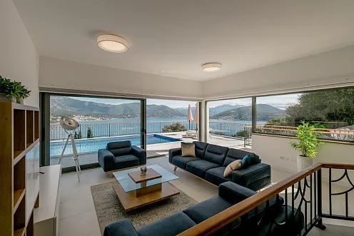 Luxusvilla zum Verkauf in Herceg Novi mit Panoramablick auf das Meer